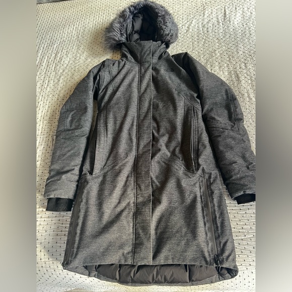 The North Face Winter Coat - Picture 3 of 8